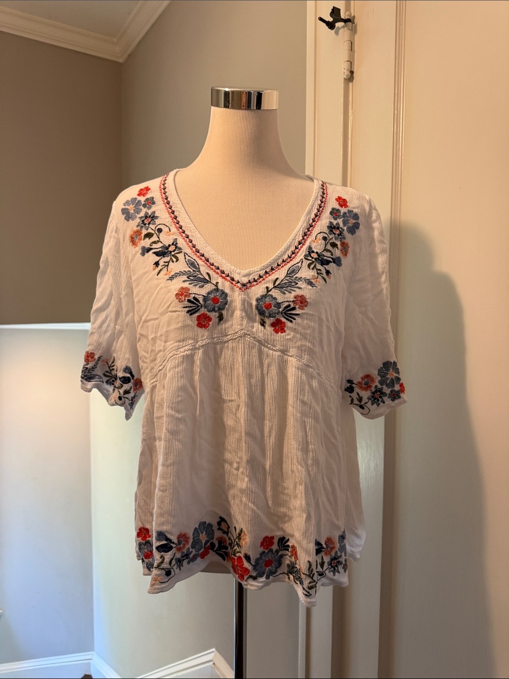 Knox Rose White V-Neck Blouse with Red & Blue Floral Embroidery